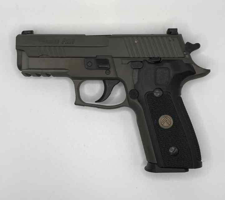 Sig Sauer P229 Legion 9mm1.jpg