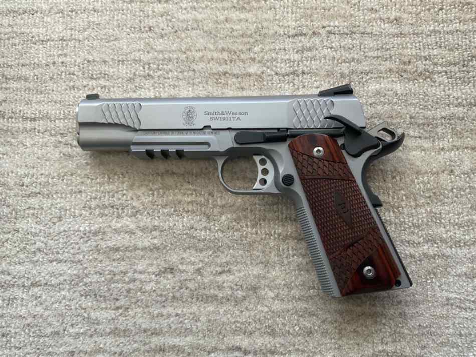 SMITH & WESSON 1911 3.jpg