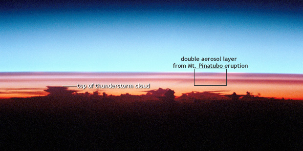 STS043-22-12_pinatubo_ash_limb_620.jpg