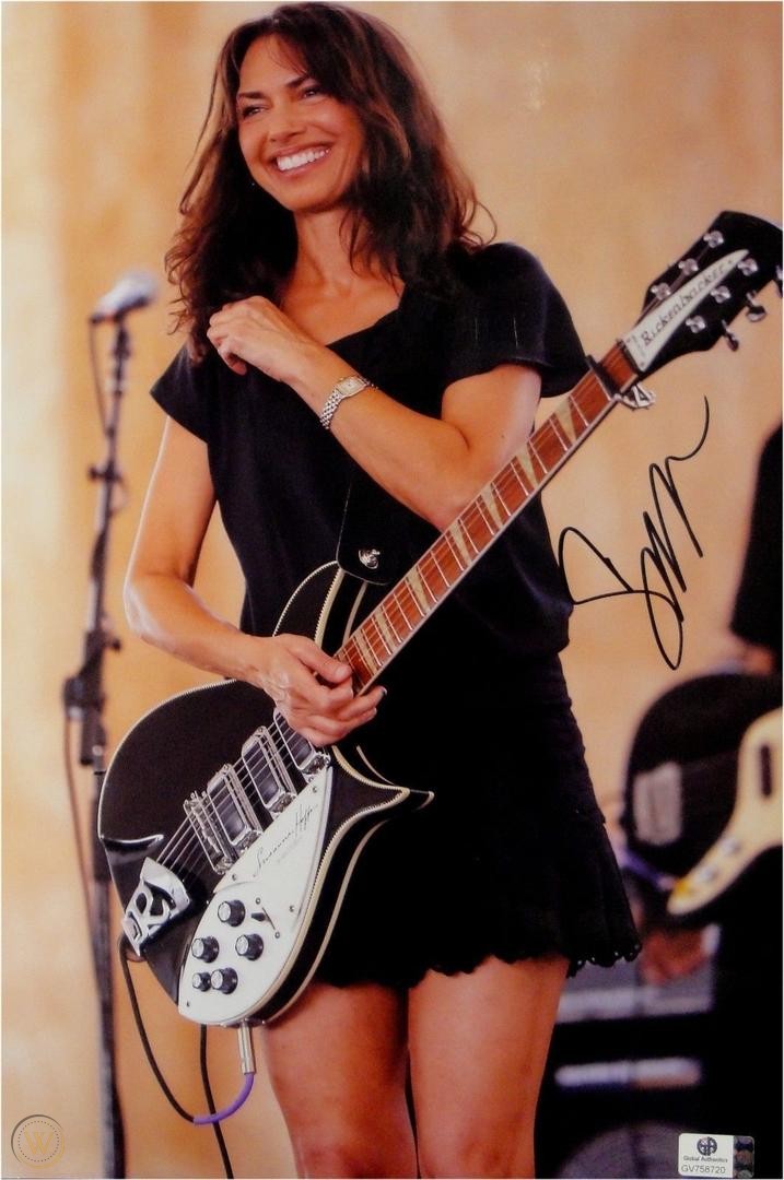 susanna-hoffs-hand-signed-autographed_1_8f1a84b5bc64b0a06be0207cf5e1b3f8.jpg