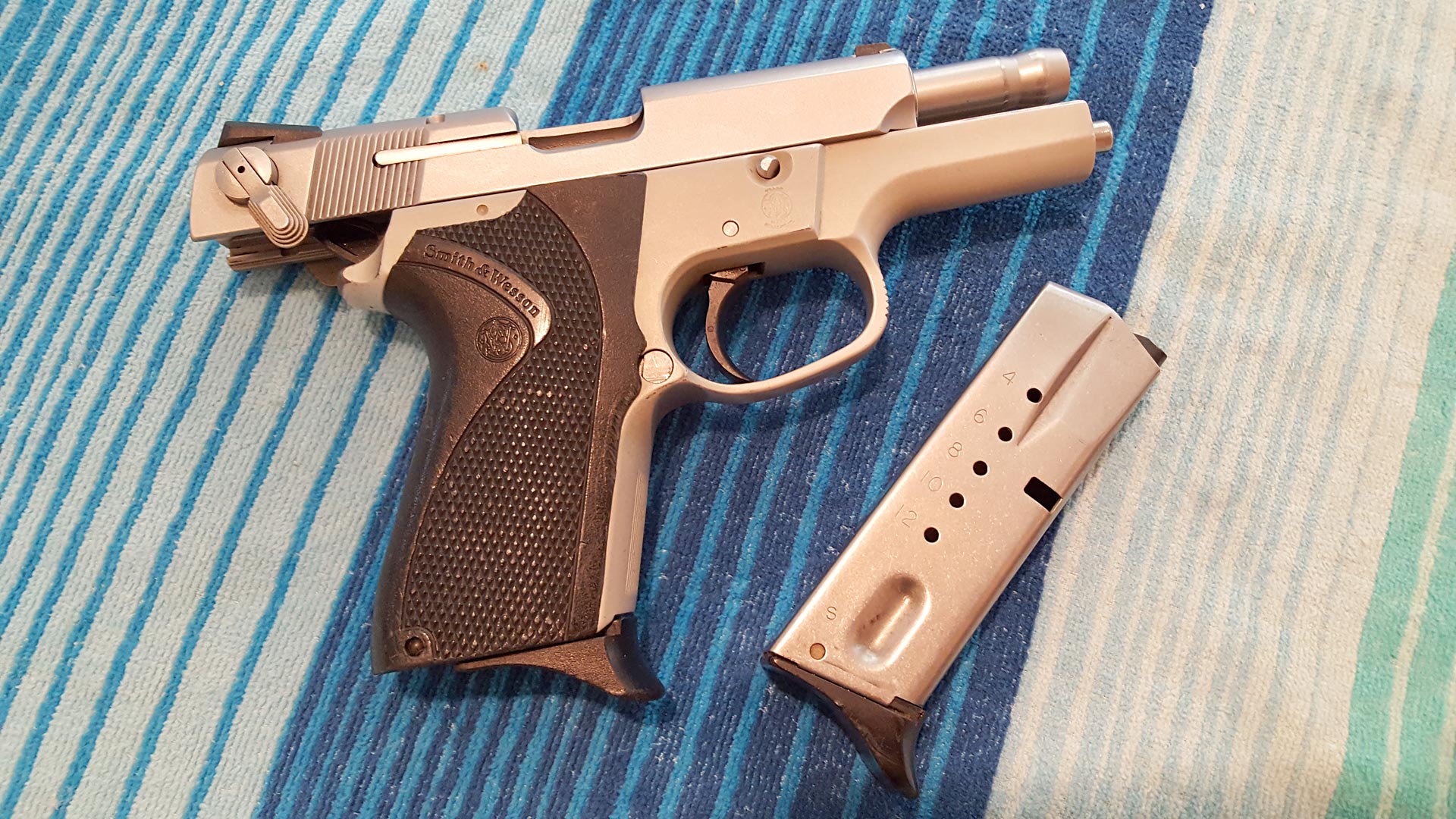 SW6906Locked.jpg