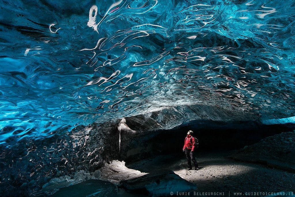 the-dazzling-blues-imprinted-deep-in-the-ice-make-for-fantastic-photographs-3.jpg.57a06e72b948...jpg
