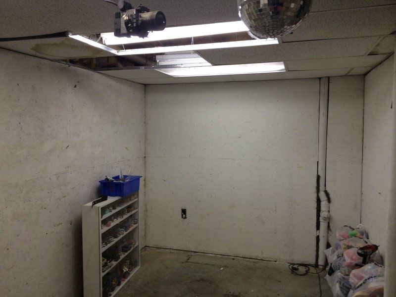 this-guy-built-a-rustic-cabin-man-cave-for-107-dollars-1.jpg