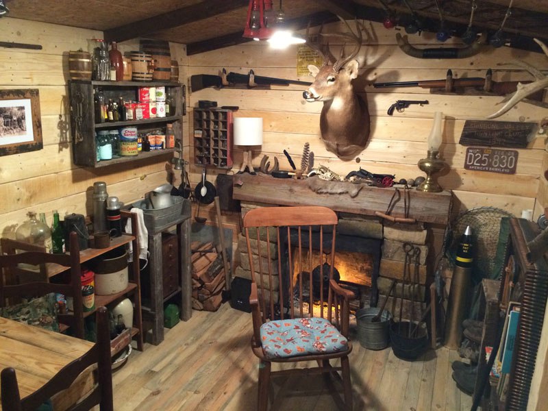 this-guy-built-a-rustic-cabin-man-cave-for-107-dollars-13.jpg
