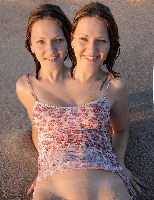 twin_sister_tits-3854 (1).jpeg