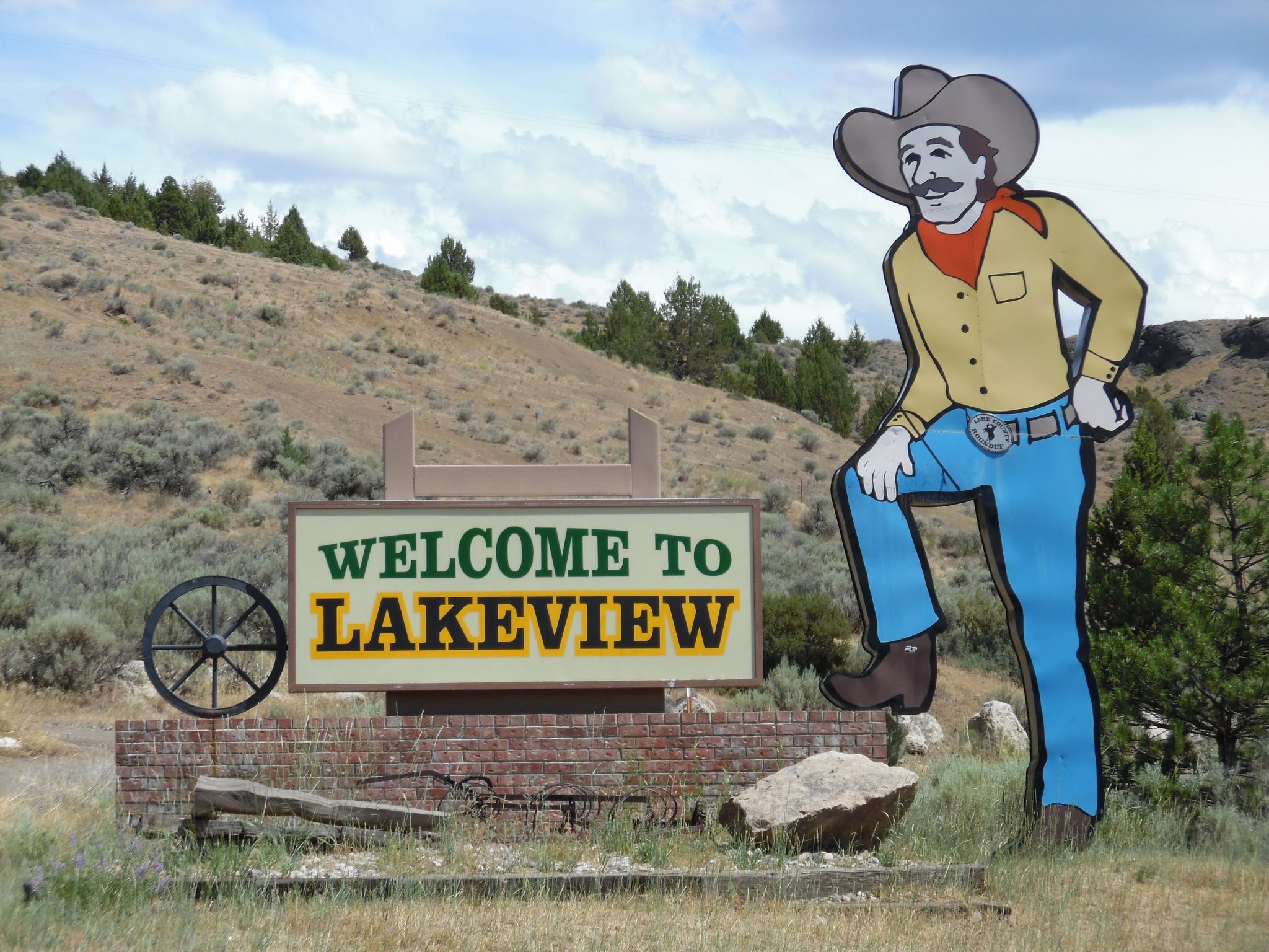 Welcome_Sign,_Lakeview,_Oregon,_2014.jpeg