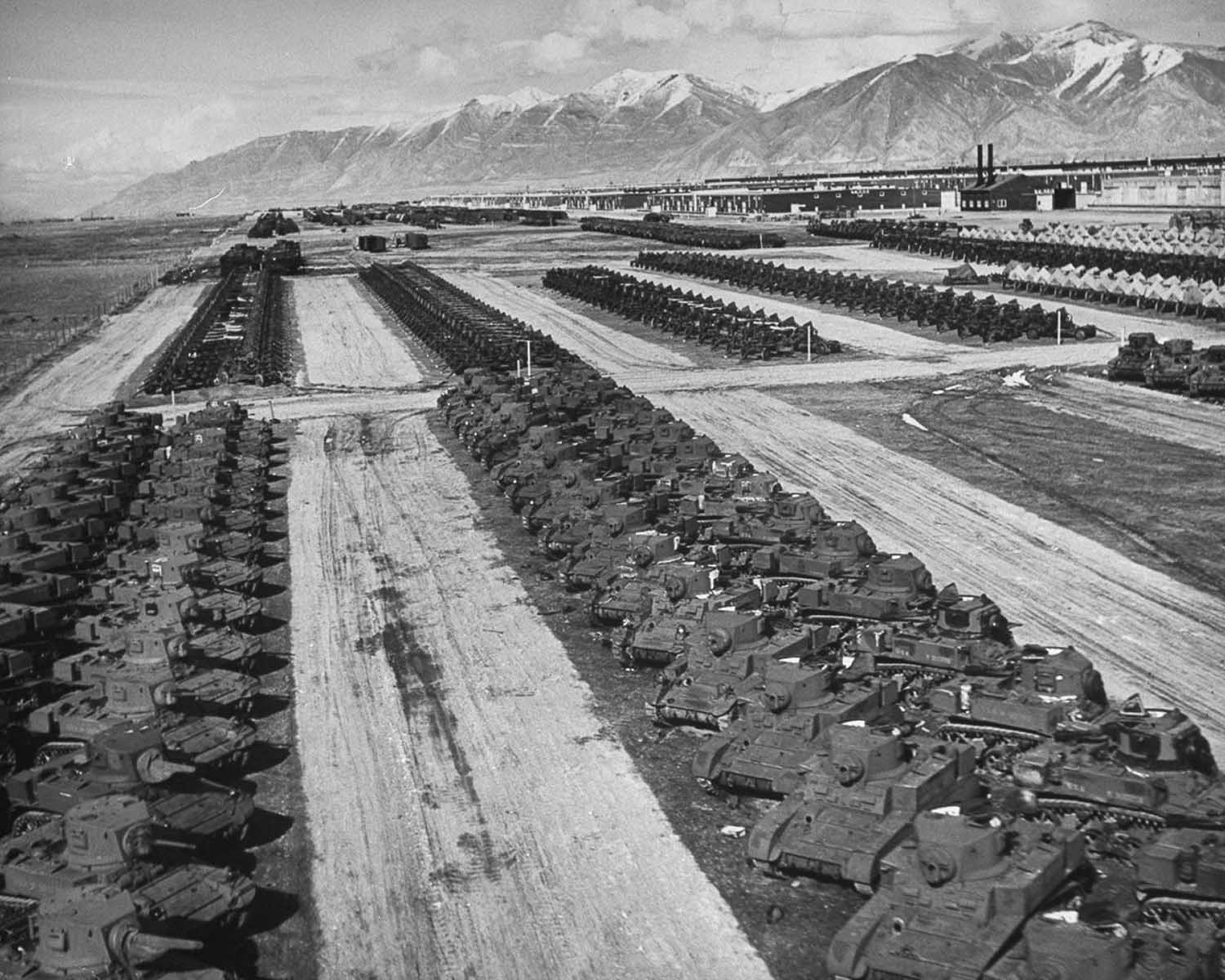 ww2-surplus-boneyards-02.jpeg