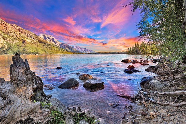 wyoming-pictures-most-beautiful-places-to-visit-jenny-lake.jpg