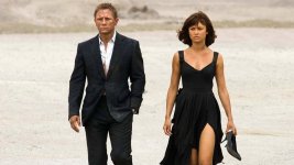 daniel-craig-with-olga-kurylenko-pehnojcazr4wcr0w-pehnojcazr4wcr0w.jpg