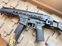 lwrc-smg-6.jpg